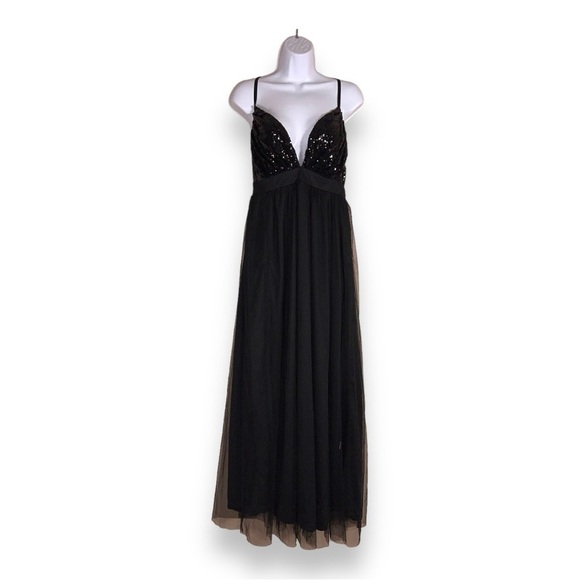 MEDIUM BLACK FORMAL GOWN SEQUIN ACCENT TULLE EVENT EVENING GOTH - Picture 1 of 14
